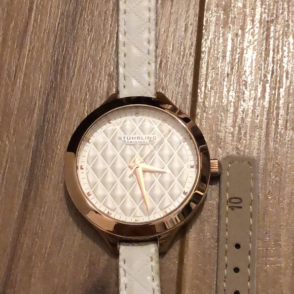 NEW IN BOX - Stuhrling Women’s Watch - Picture 4 of 7
